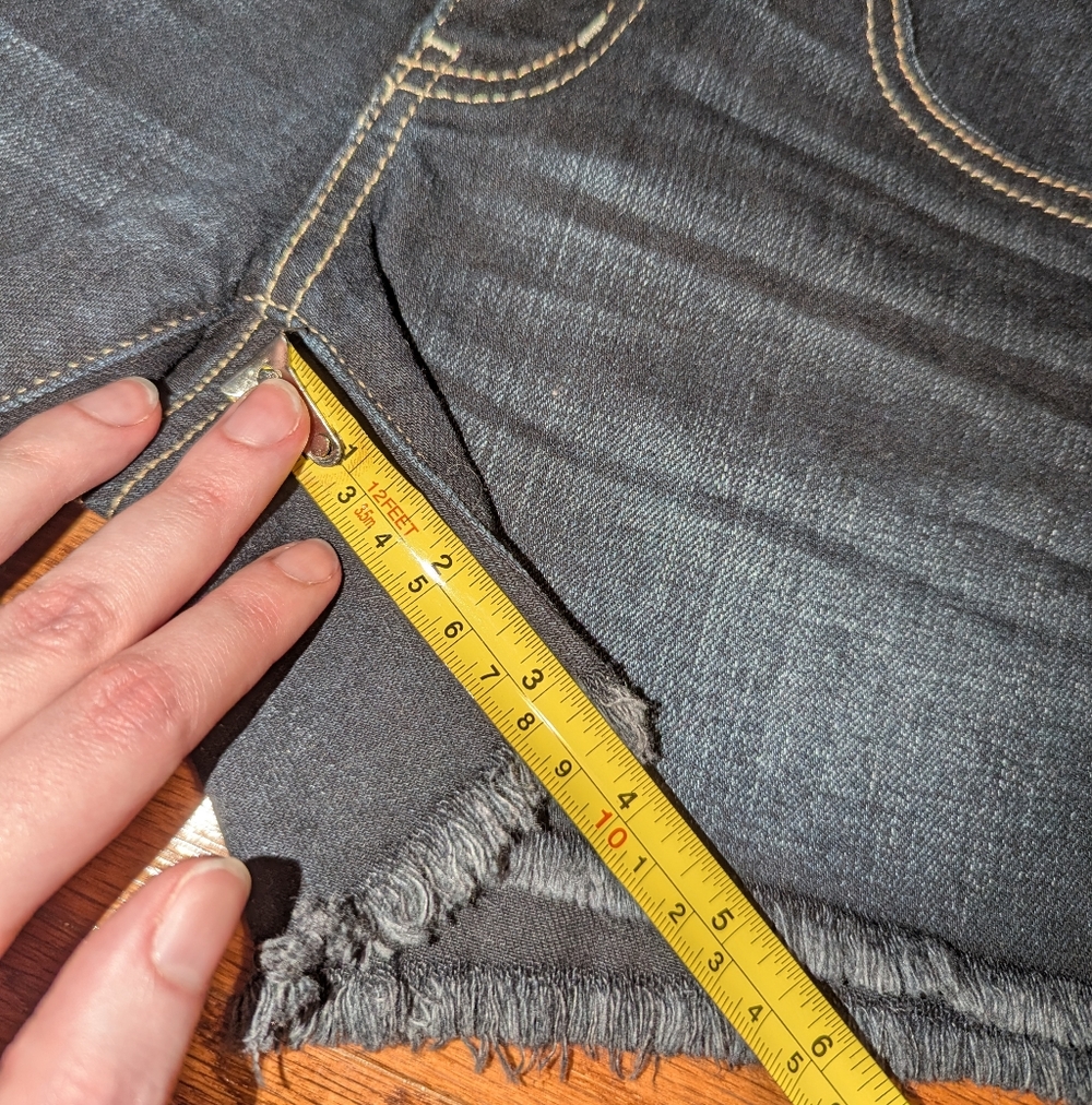 American Eagle jean shorts bundle - low rise - size 4 - Distressed - Picture 10 of 14